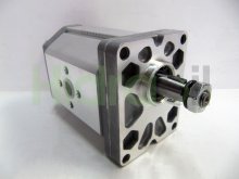 Thumbnail of ALP1-D-3 Marzocchi hydraulische Zahnradpumpe 2.1 cm3 mit verstärkter konische Welle und rechtsseitigen Flanscheinlässen